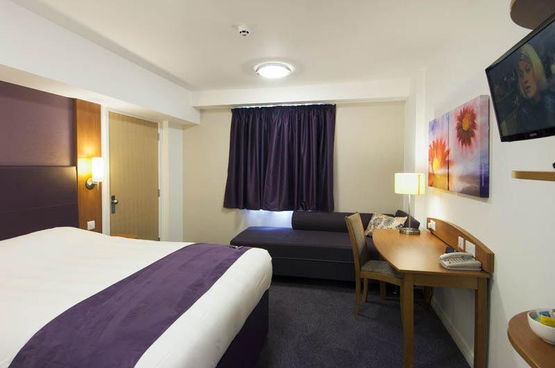 Premier Inn Runcorn Exteriör bild